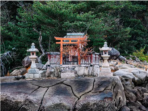 vue rocheuse du torii de Miyajima
